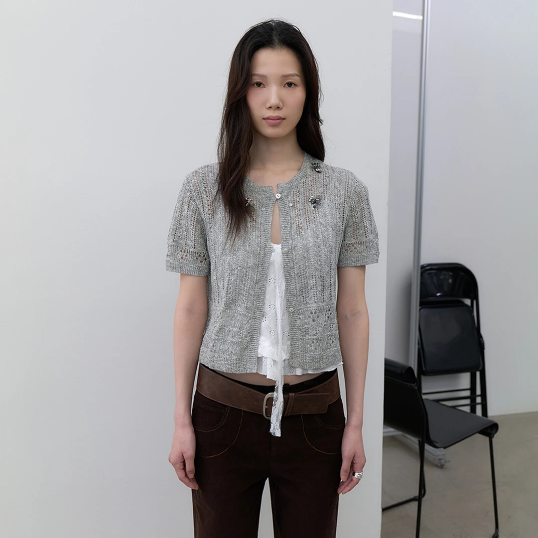 sagestudio 松灰色麻棉混纺手工定珠镂空花朵针织短袖上衣