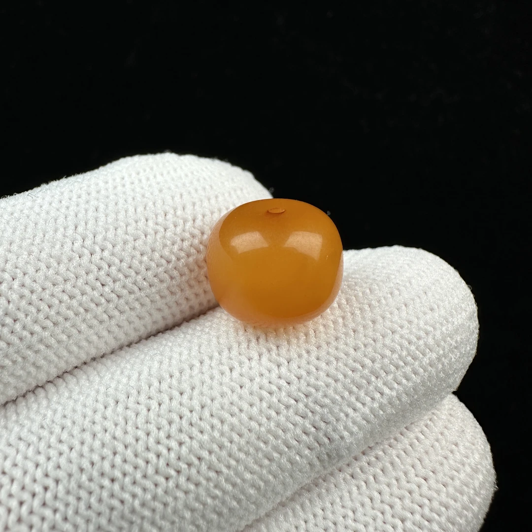 B1031瑕疵特价天然蜜蜡 扣子11.8x9.4mm支持鉴定假一罚十