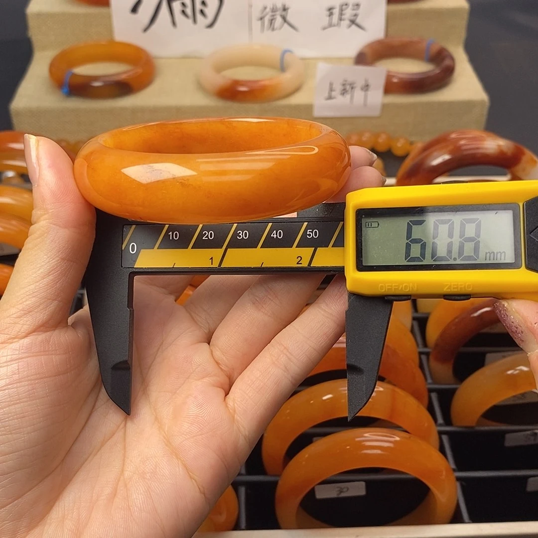 未镶嵌石英质玉（黄龙玉）手镯39号金沙老油料红如血