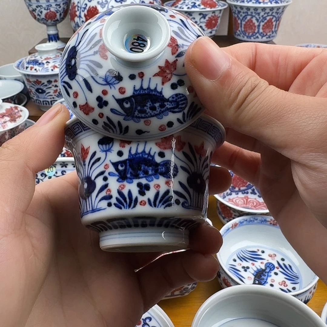 釉里红鱼藻马蹄盖碗