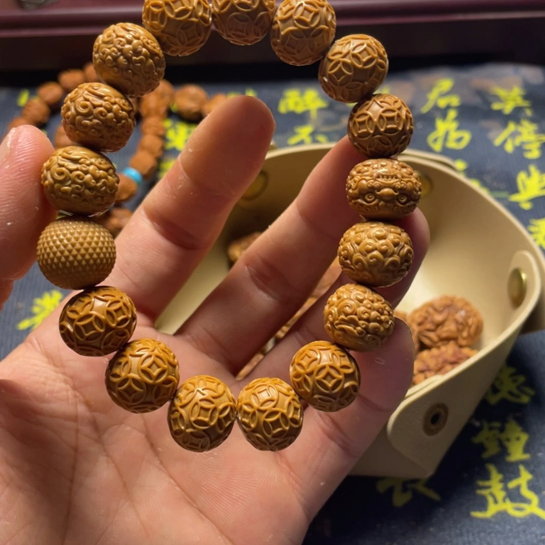 .*.猴头核桃雕刻瑕疵多宝