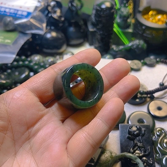 蛇纹石玉颈饰未镶嵌华**科