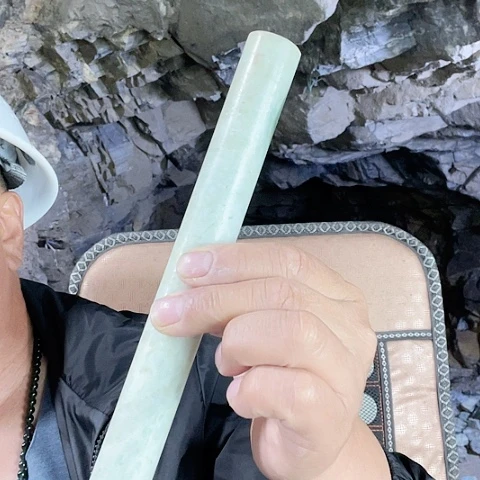 蛇纹石玉未镶嵌珠宝奇石