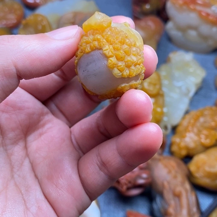 石英质玉（黄龙玉）合金颈饰