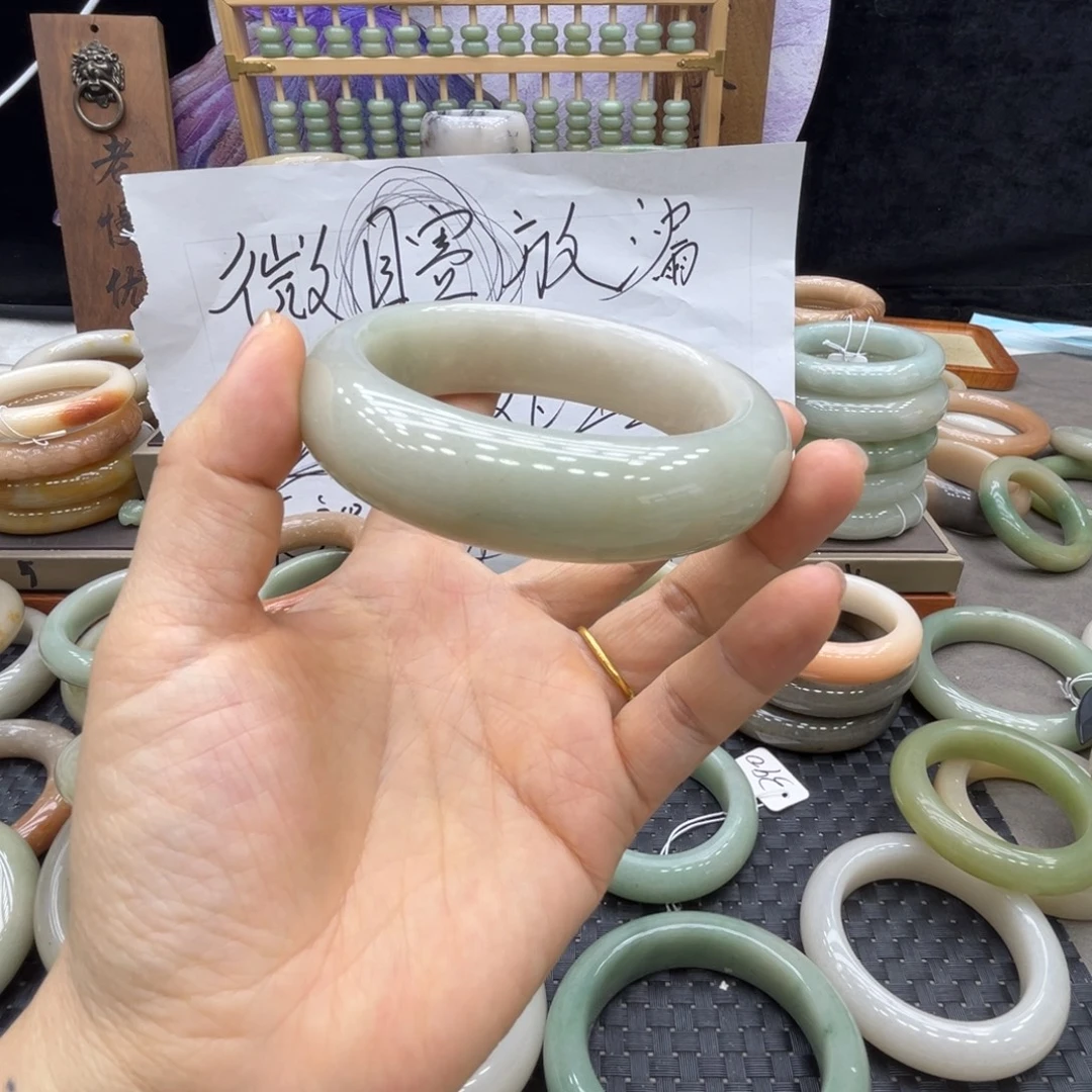 独***）石英质玉未镶嵌手镯