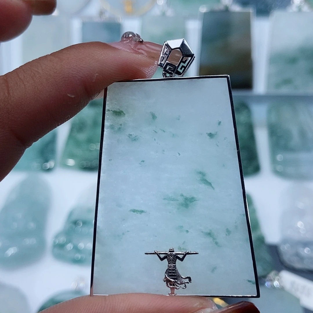 翡翠吊坠(不含链)18K金镶嵌桥****部