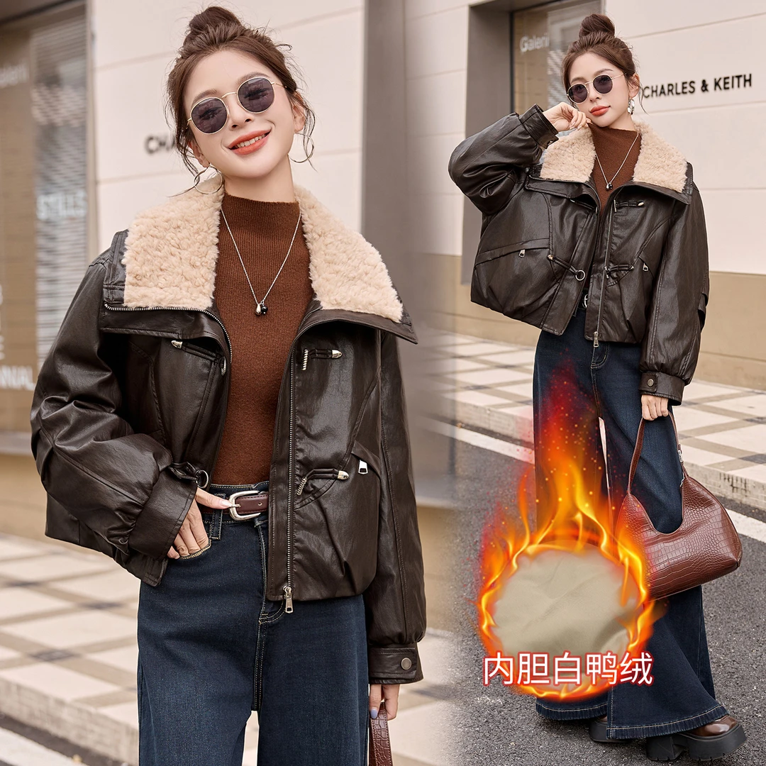 外套女2025爆款洋气上档次冬季仿羊羔毛大翻领白鸭绒时尚皮羽绒服