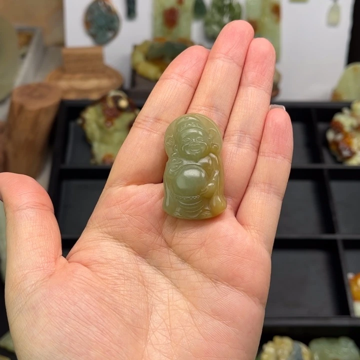 蛇纹石玉未镶嵌颈饰