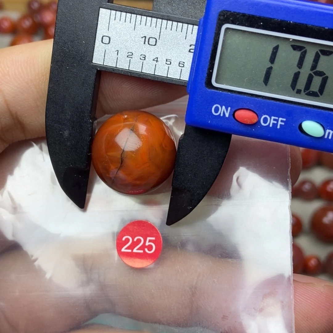 南红玛瑙未镶嵌有瑕疵