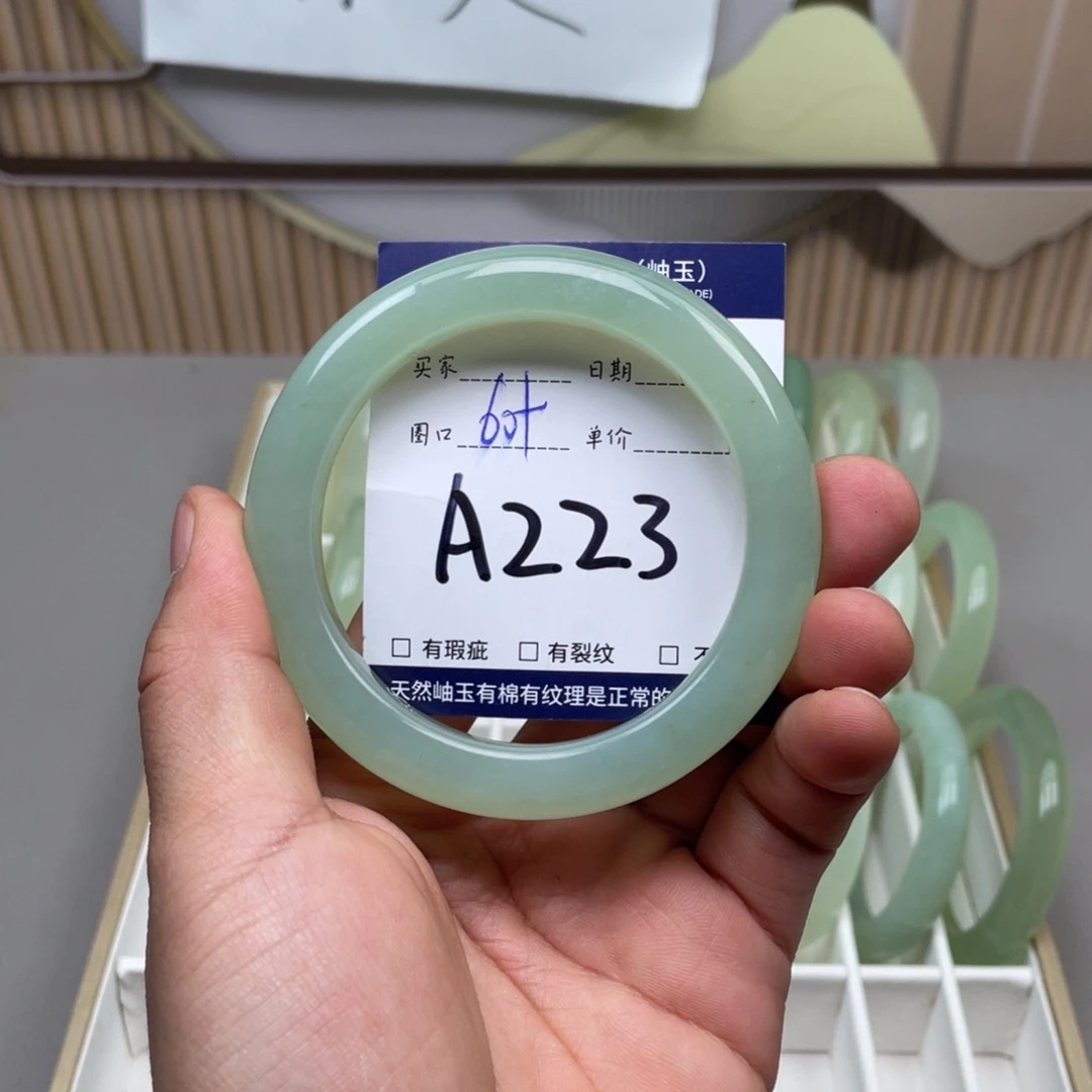 岫玉手镯手镯未镶嵌