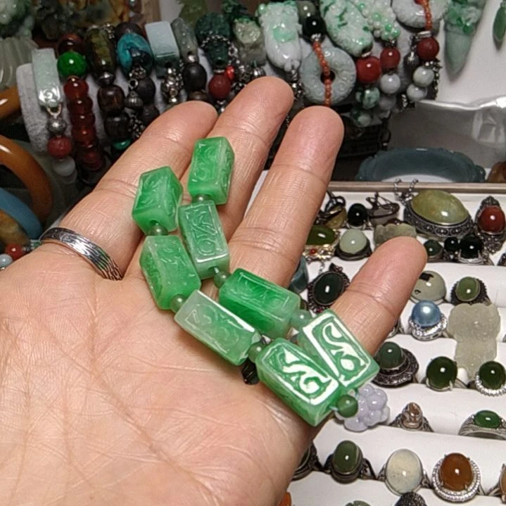 蛇纹石玉吊坠未镶嵌初***?