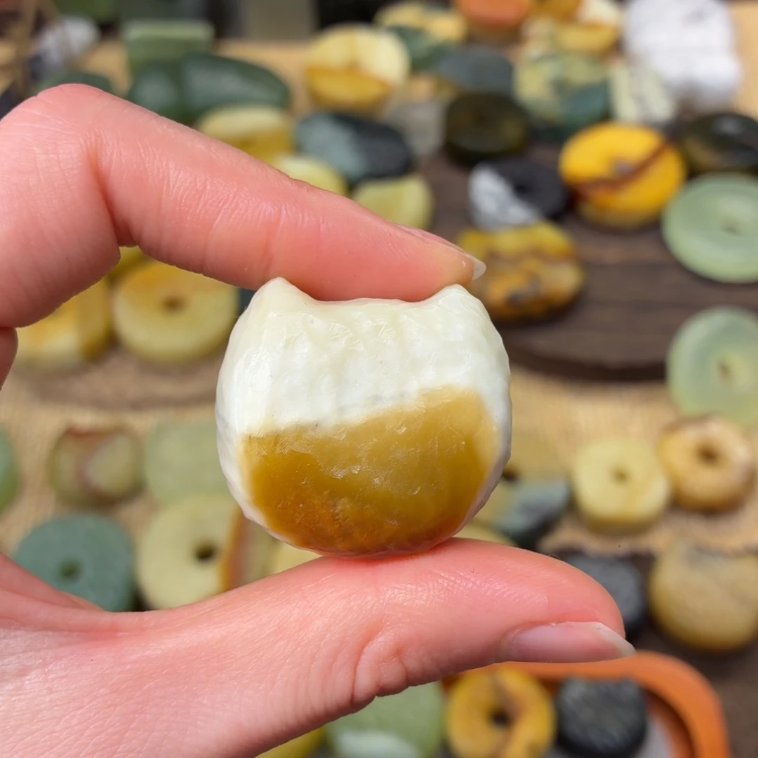 暖***暖蛇纹石玉未镶嵌颈饰