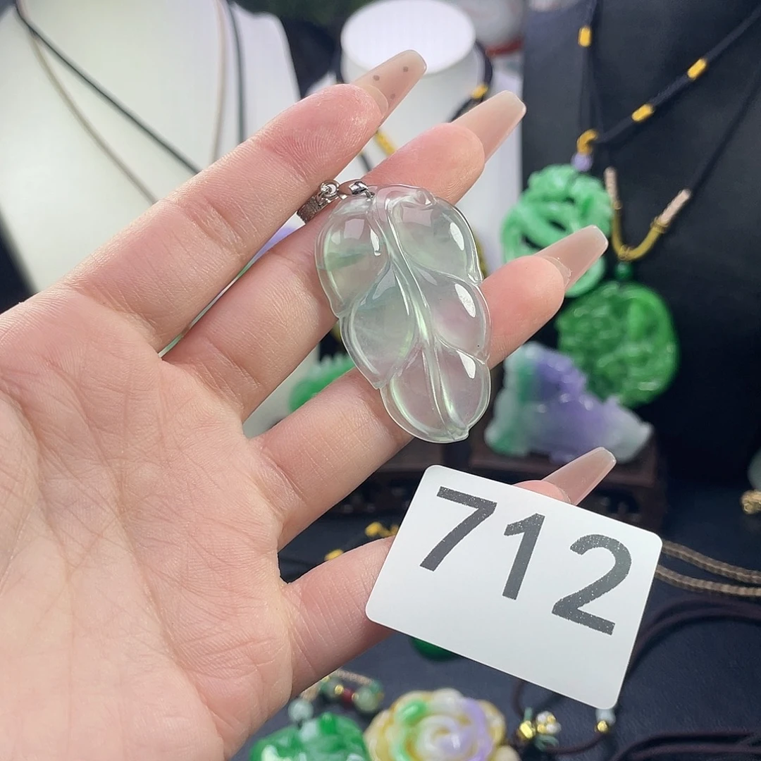 翡翠未镶嵌吊坠(赠链)