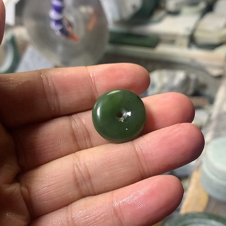 颈饰未镶嵌和田玉（糖玉）