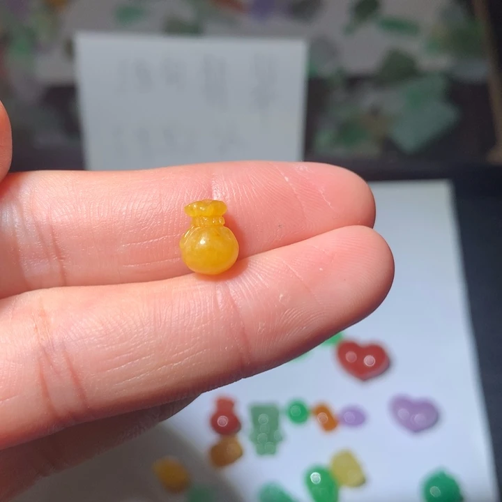 翡翠未镶嵌颈饰挂件