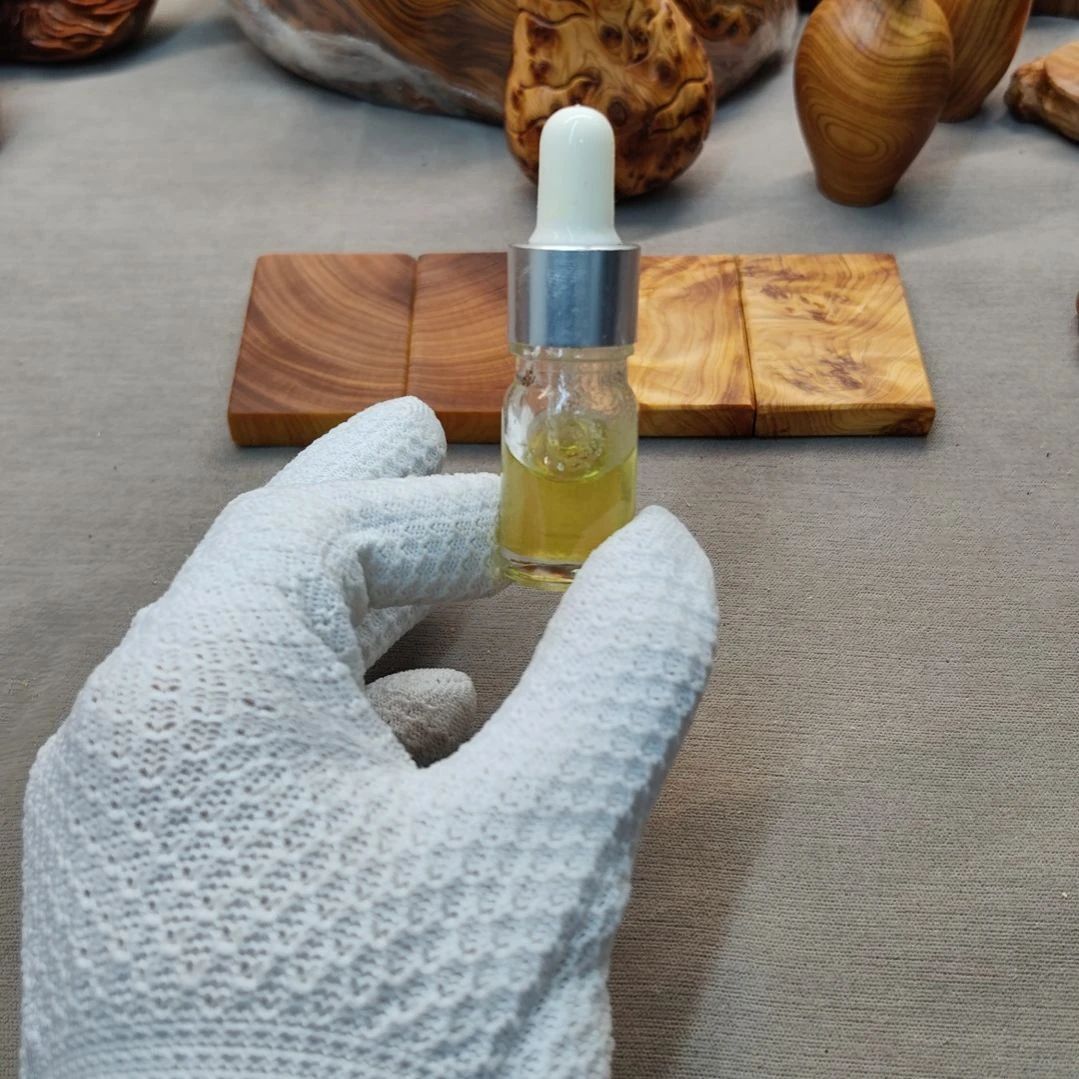 月***见精油一瓶，太行崖柏