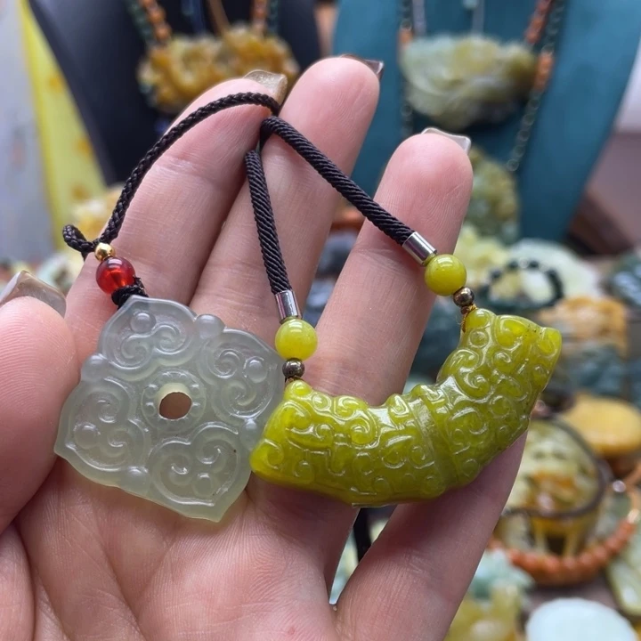 蛇纹石玉未镶嵌颈饰