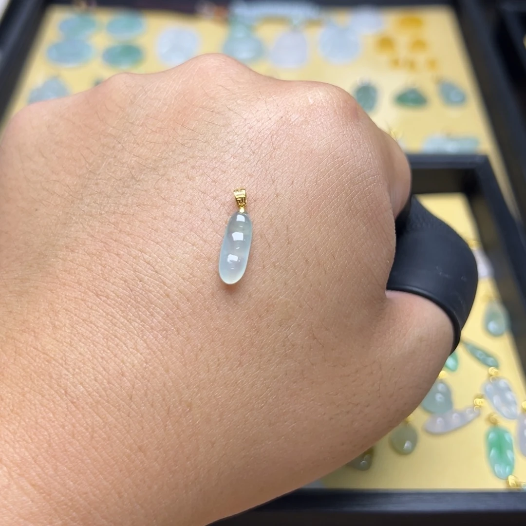 翡翠18K金镶嵌颈饰豆子