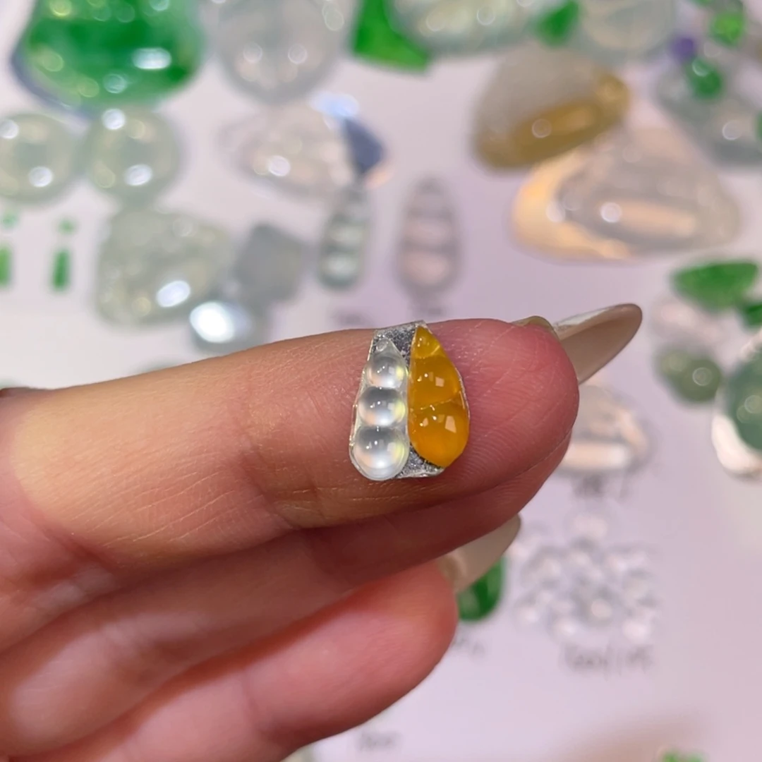 翡翠未镶嵌颈饰裸石