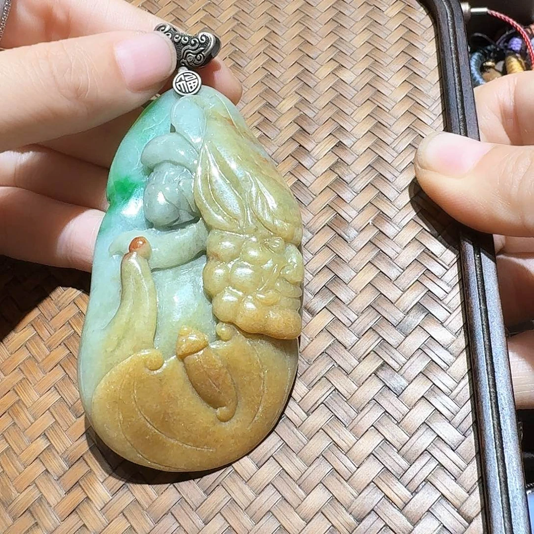 颈饰未镶嵌翡翠个性十足