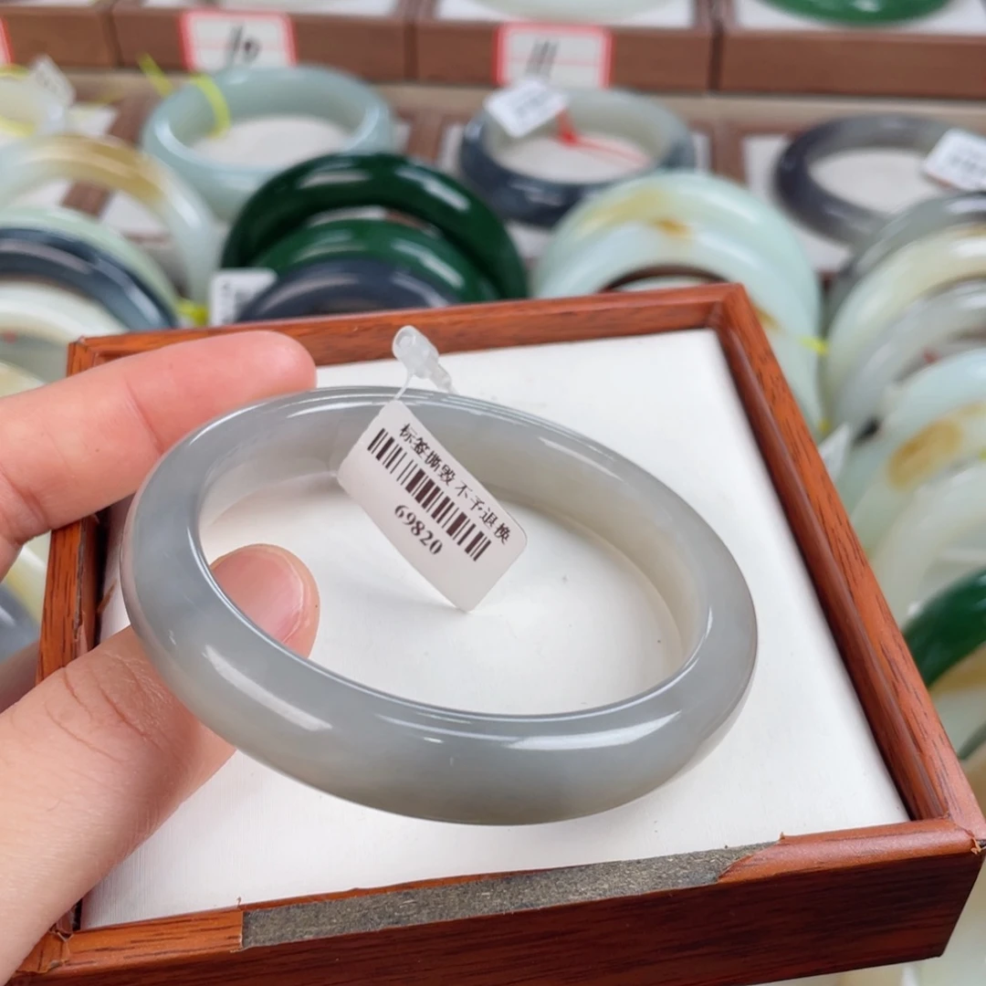 【闪购商品】和田玉手镯未镶嵌56.23