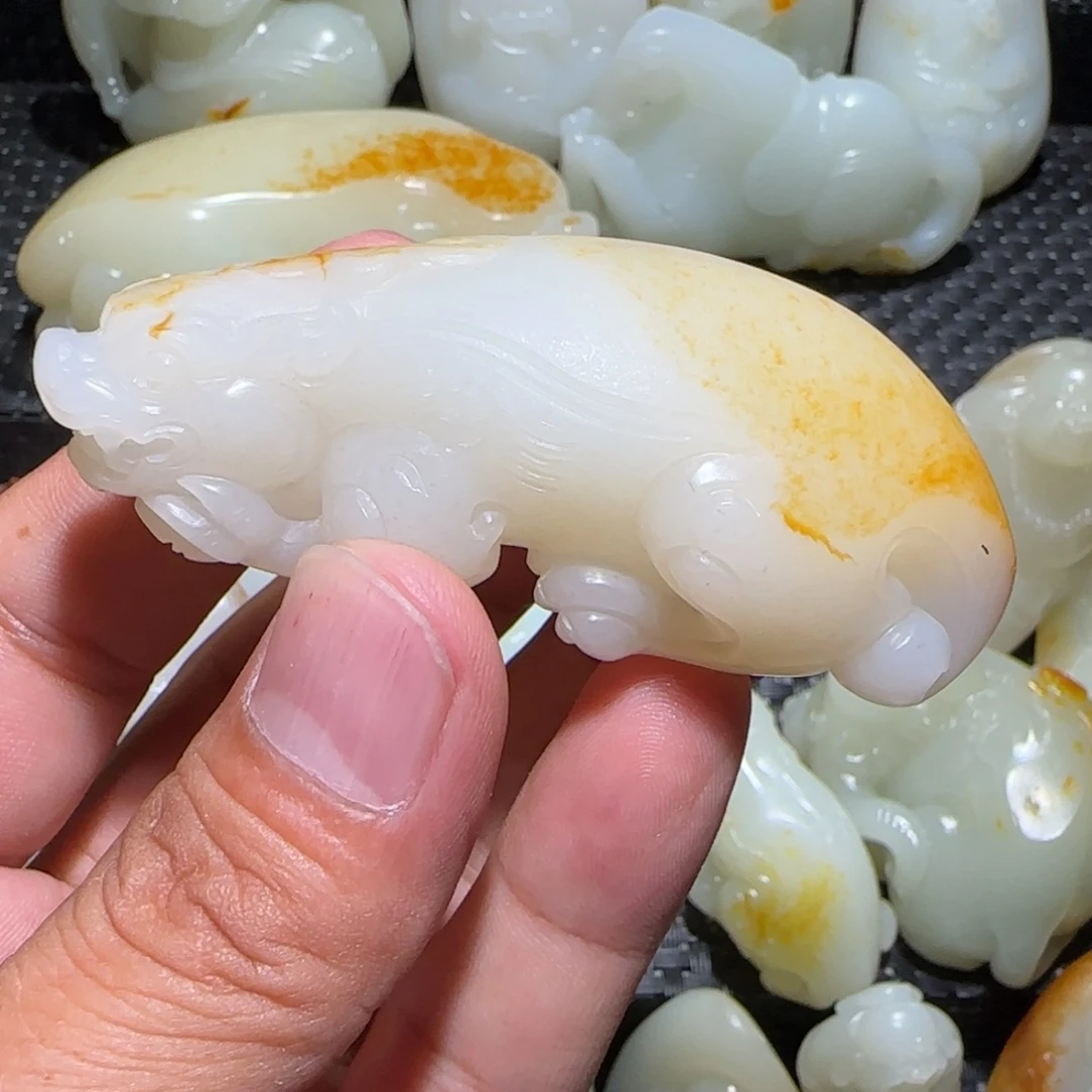 平***心和田玉未镶嵌颈饰