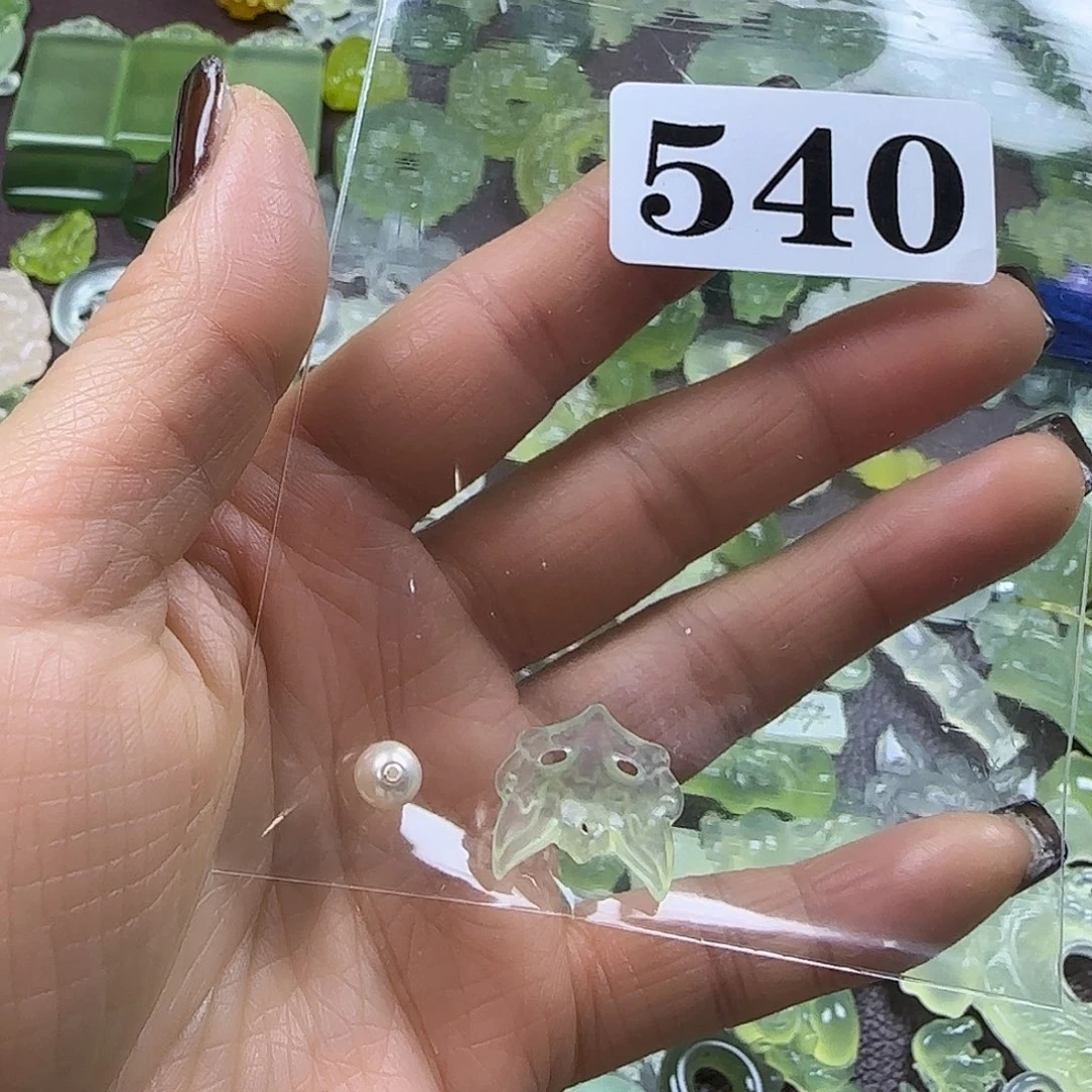 乐***侠蛇纹石玉未镶嵌岫玉吊坠