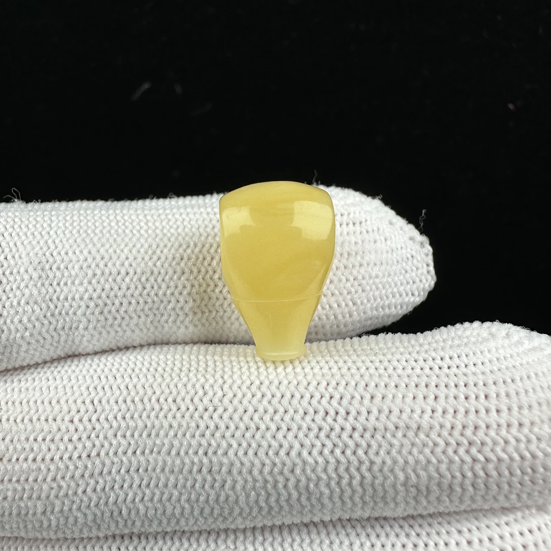 J7357天然俄料蜜蜡三通10.8*17.4mm 1.2克 2.2孔 可过1.5双股绳