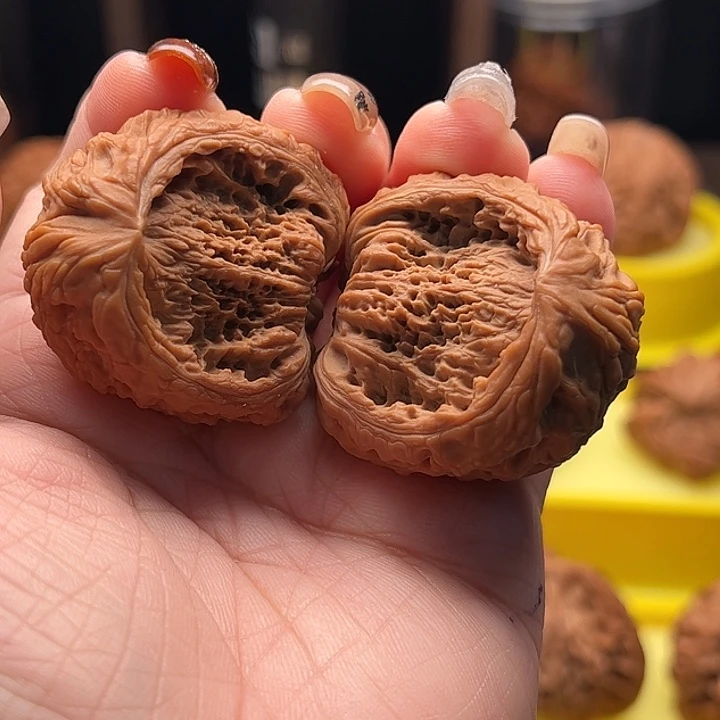 文玩核桃把件南疆石聚宝盆 全品