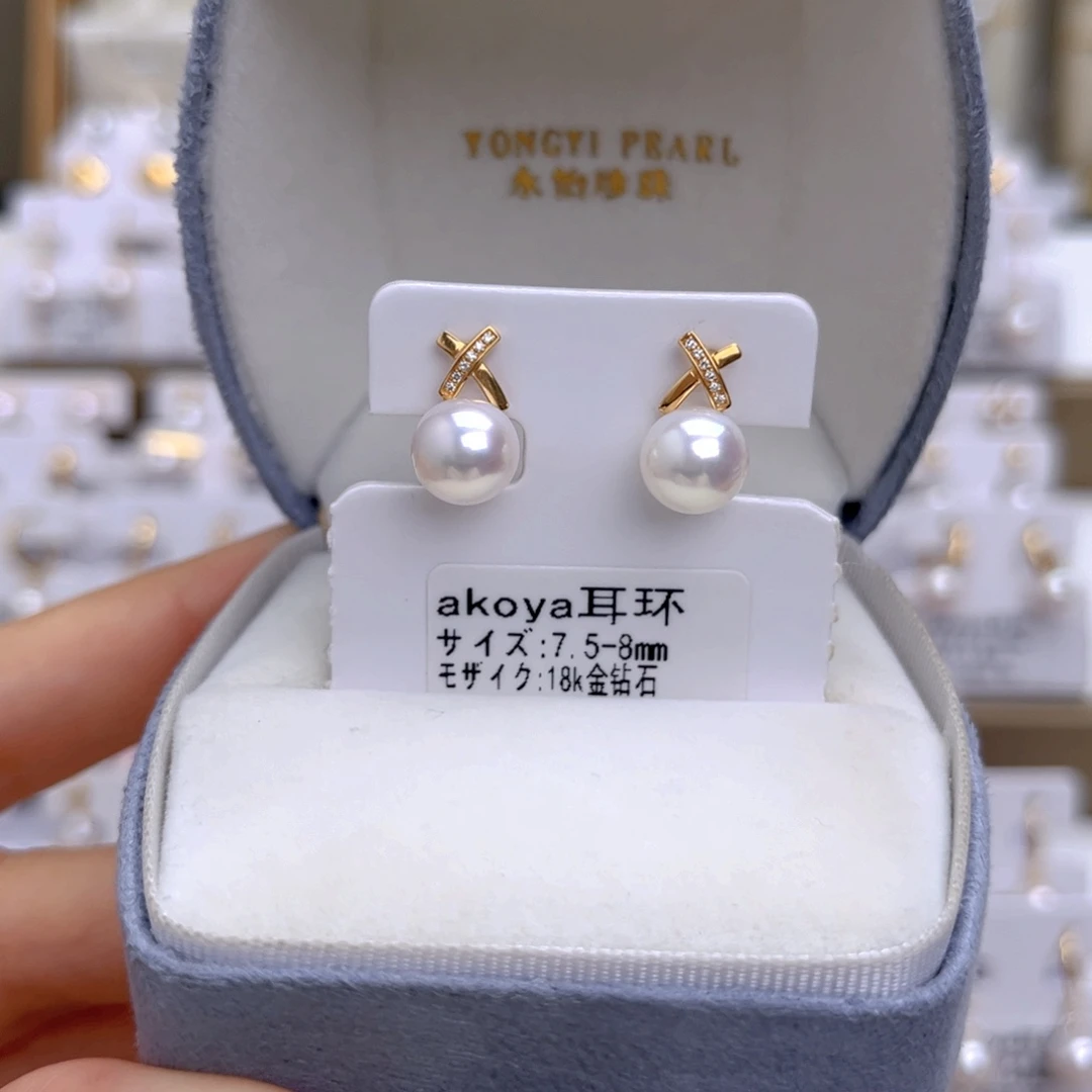 浅****18K金镶嵌海水珍珠耳饰