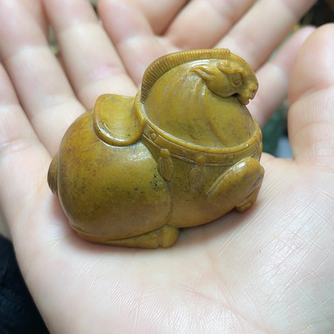 【闪购商品】未镶嵌岫岩河磨玉（透闪石质玉）挂件小*凳