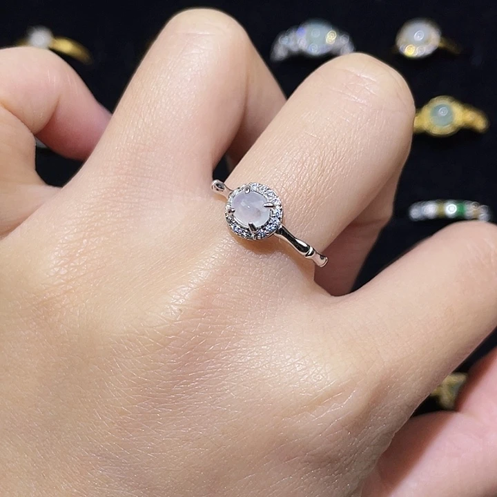 翡翠未镶嵌颈饰戒指