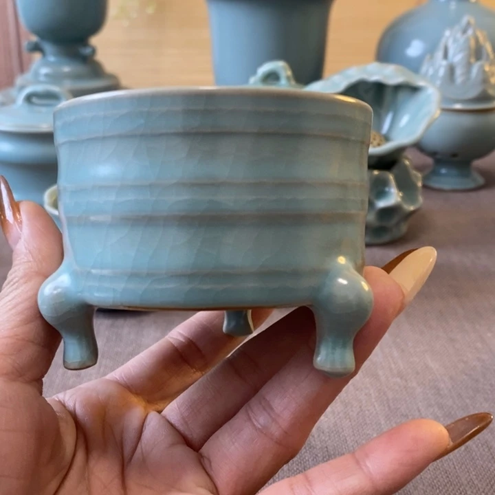 瓷片三足遵一一一一一一一暇