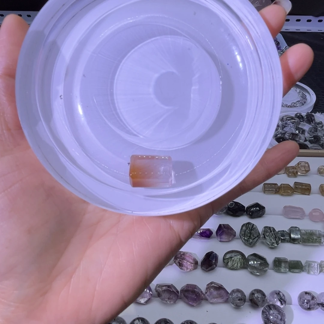 未镶嵌珠宝半成品水晶?**.3打孔