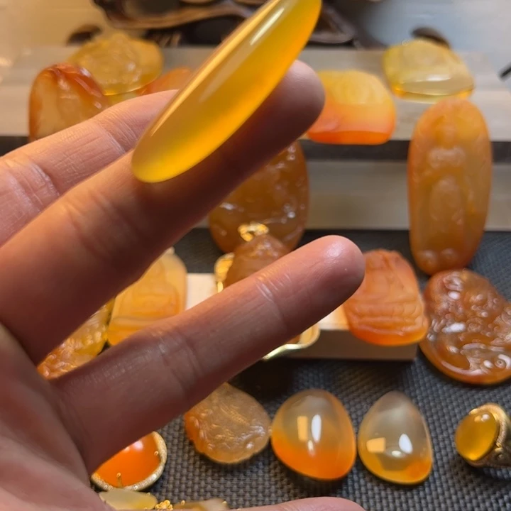 石英质玉颈饰未镶嵌玉****锦