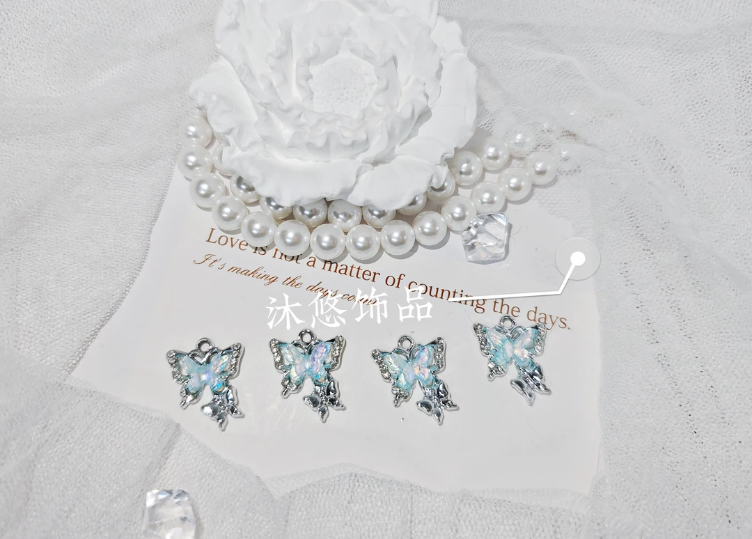 <  沐悠饰品.diy >  P500 极光蓝双蝴蝶挂坠diy