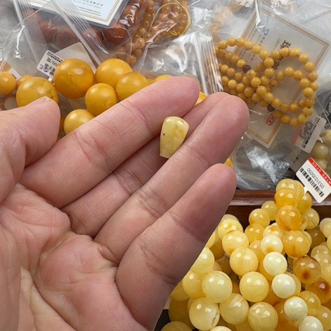 未镶嵌琥珀珠宝奇石