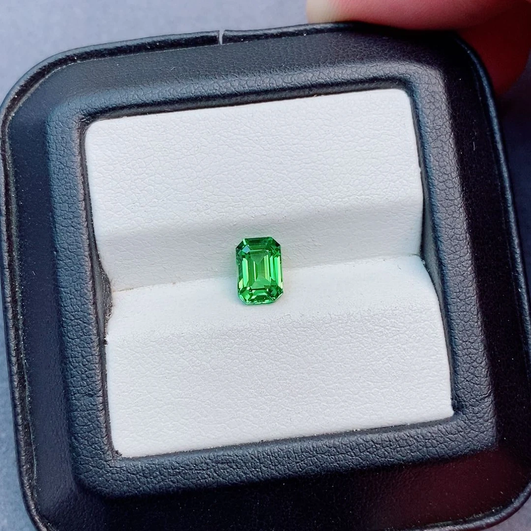 未镶嵌珠宝半成品石榴石（沙弗莱）1.3ct 吉尔德 薄荷绿