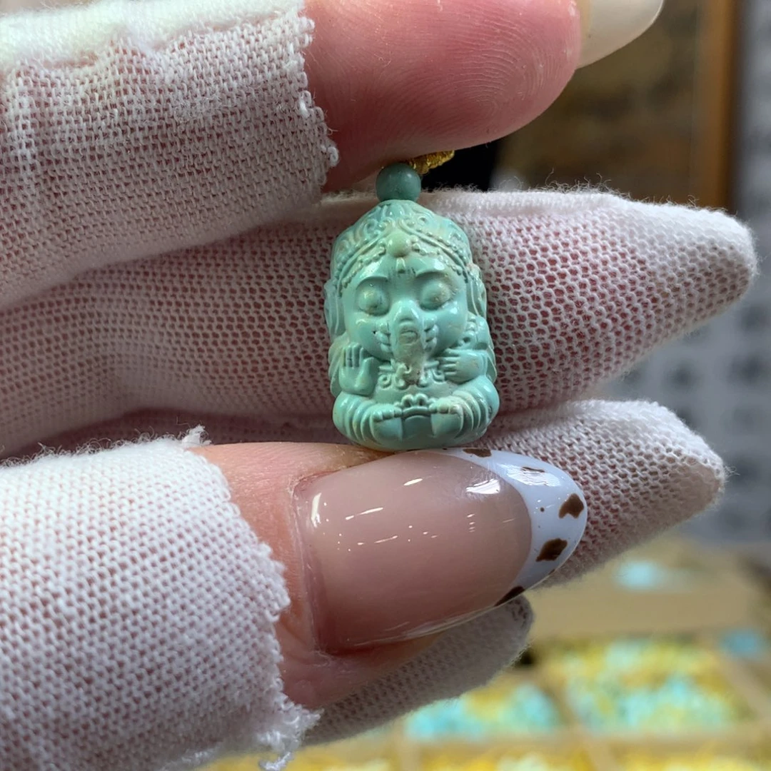 绿松石未镶嵌挂件