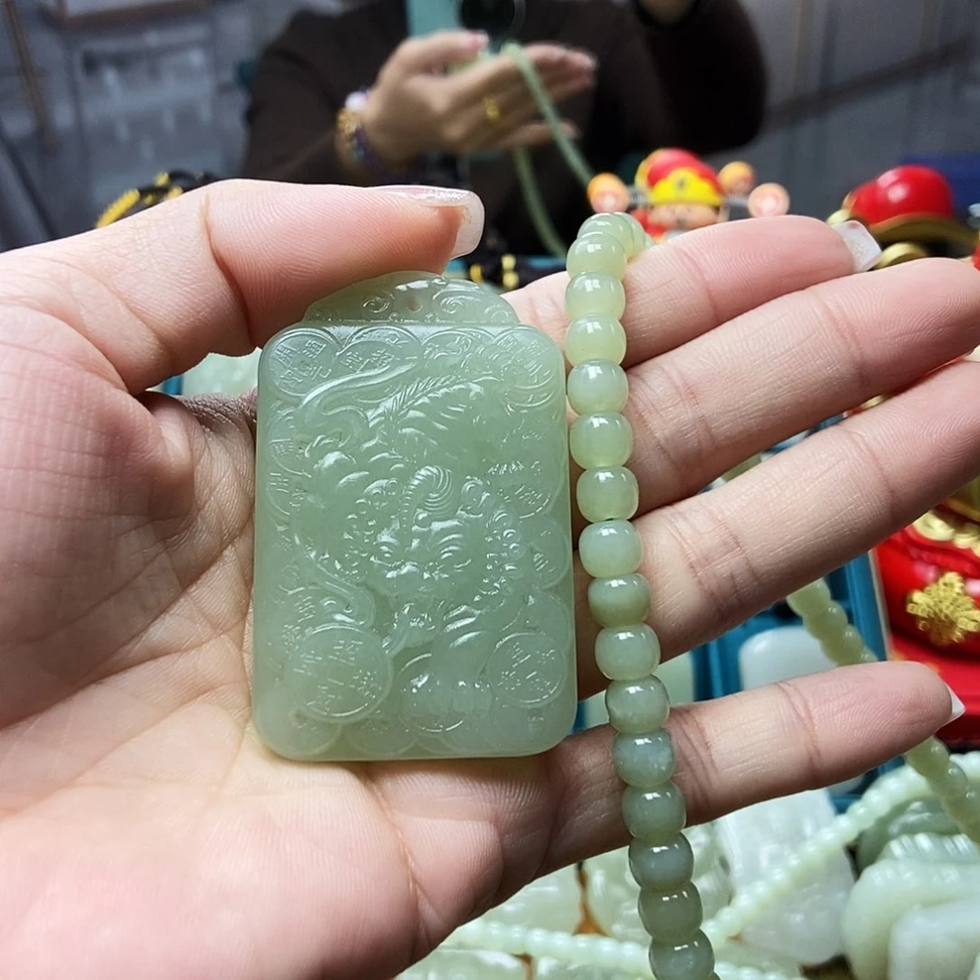 和田玉颈饰未镶嵌侧***章