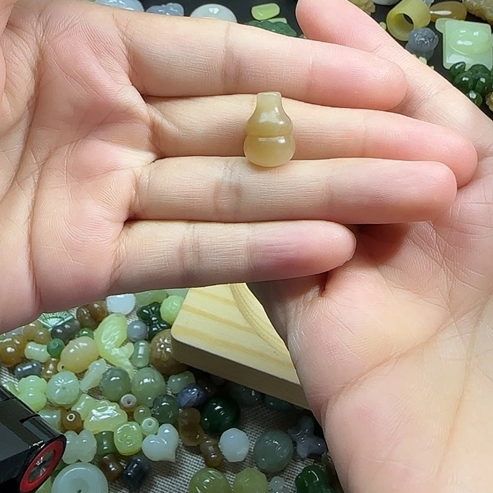 陌***开未镶嵌和田玉挂件