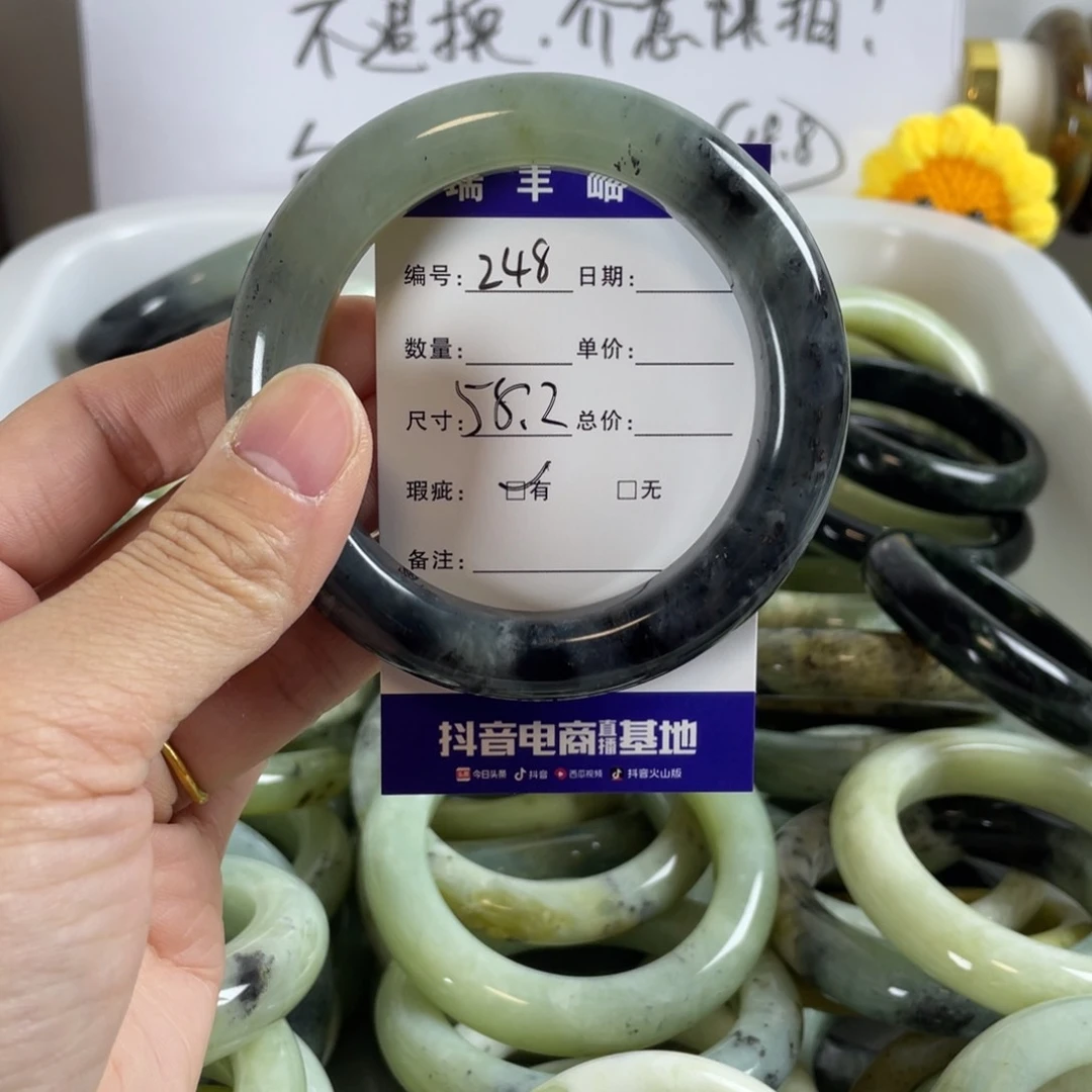 蛇纹石玉手镯未镶嵌