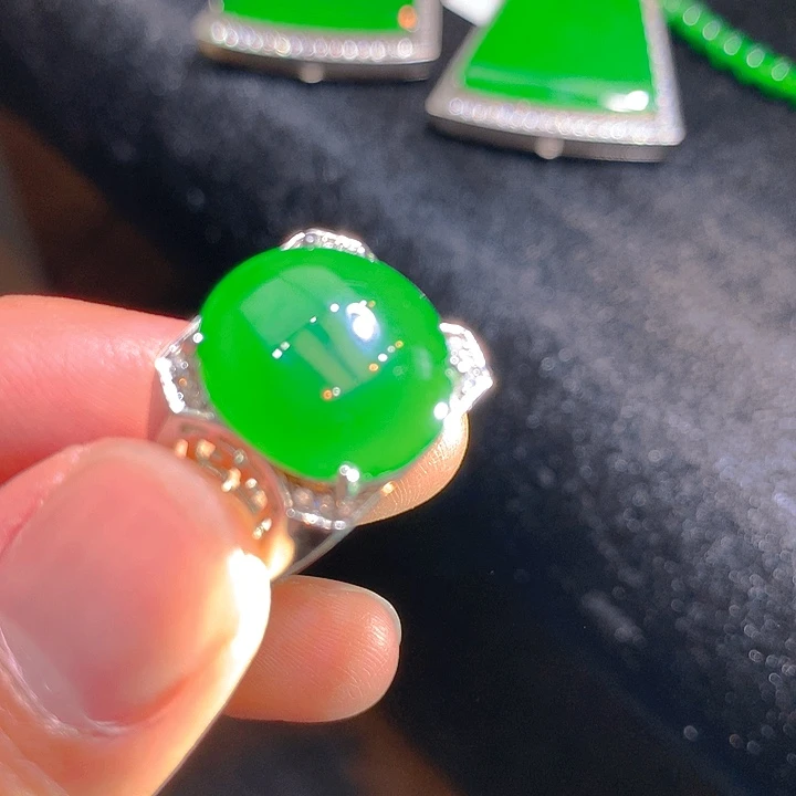 【闪购商品】翡翠颈饰银S925镶嵌翡翠