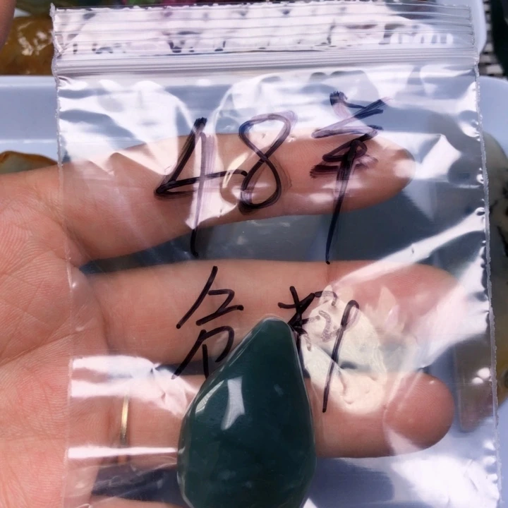 翡翠未镶嵌颈饰缅甸天然翡翠片料吊坠珠子