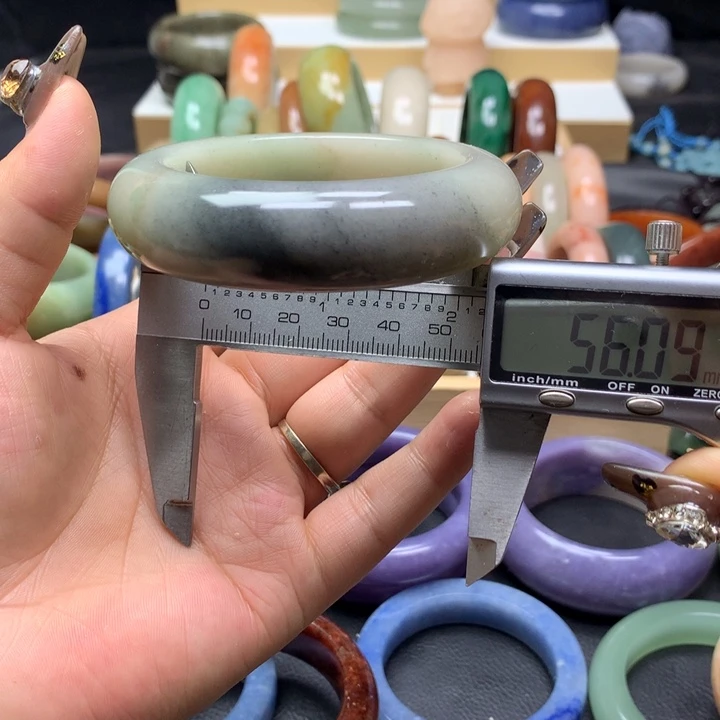 未镶嵌手镯石英质玉