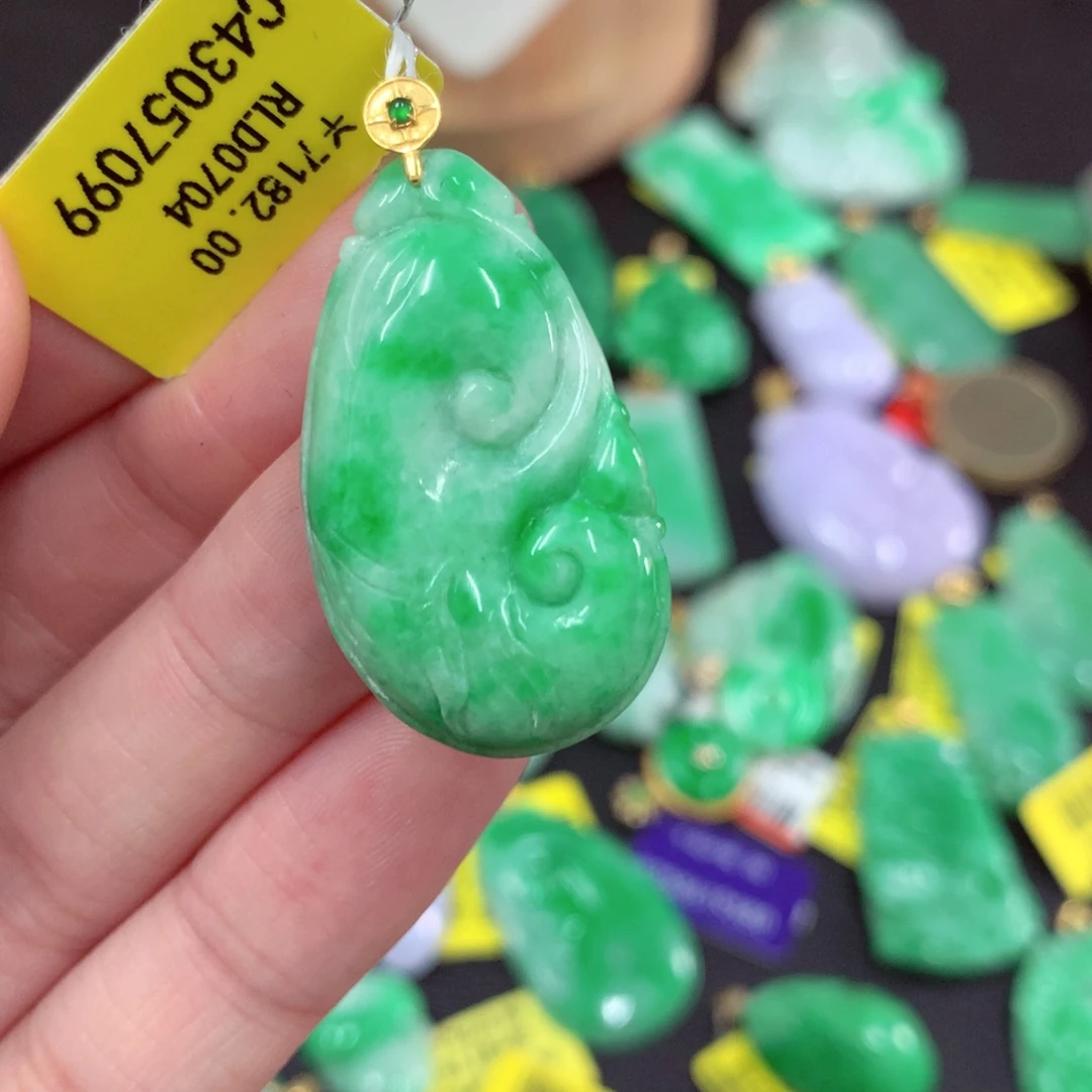 翡翠18K金镶嵌项链