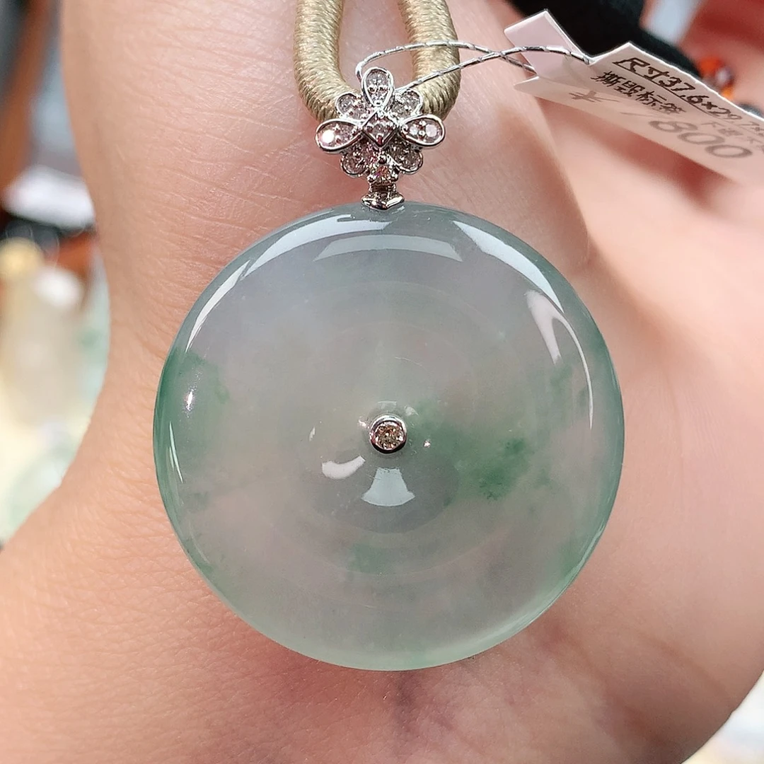 颈饰18K金镶嵌翡翠 扣