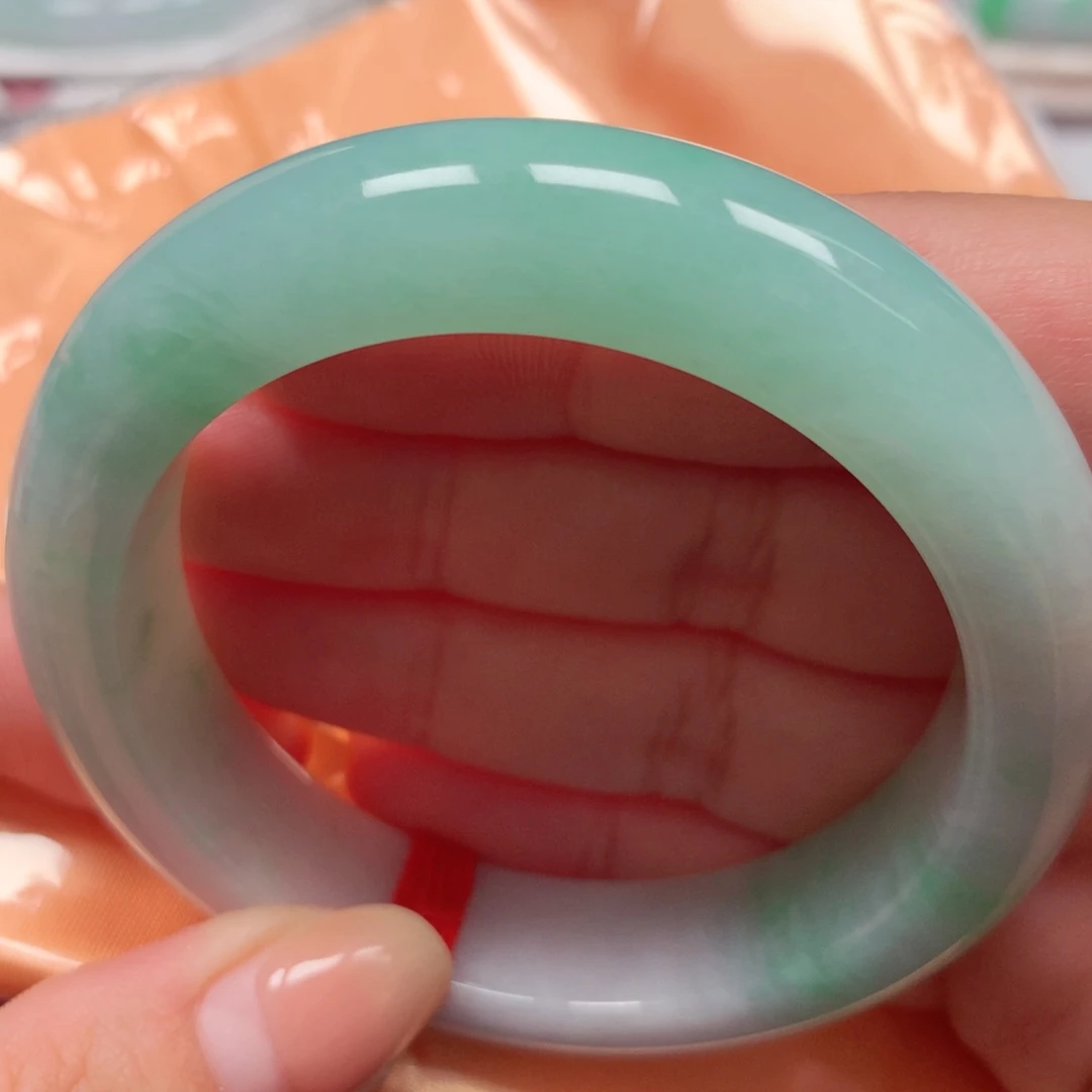 翡翠未镶嵌手镯11冰胶果绿 肥嘟嘟