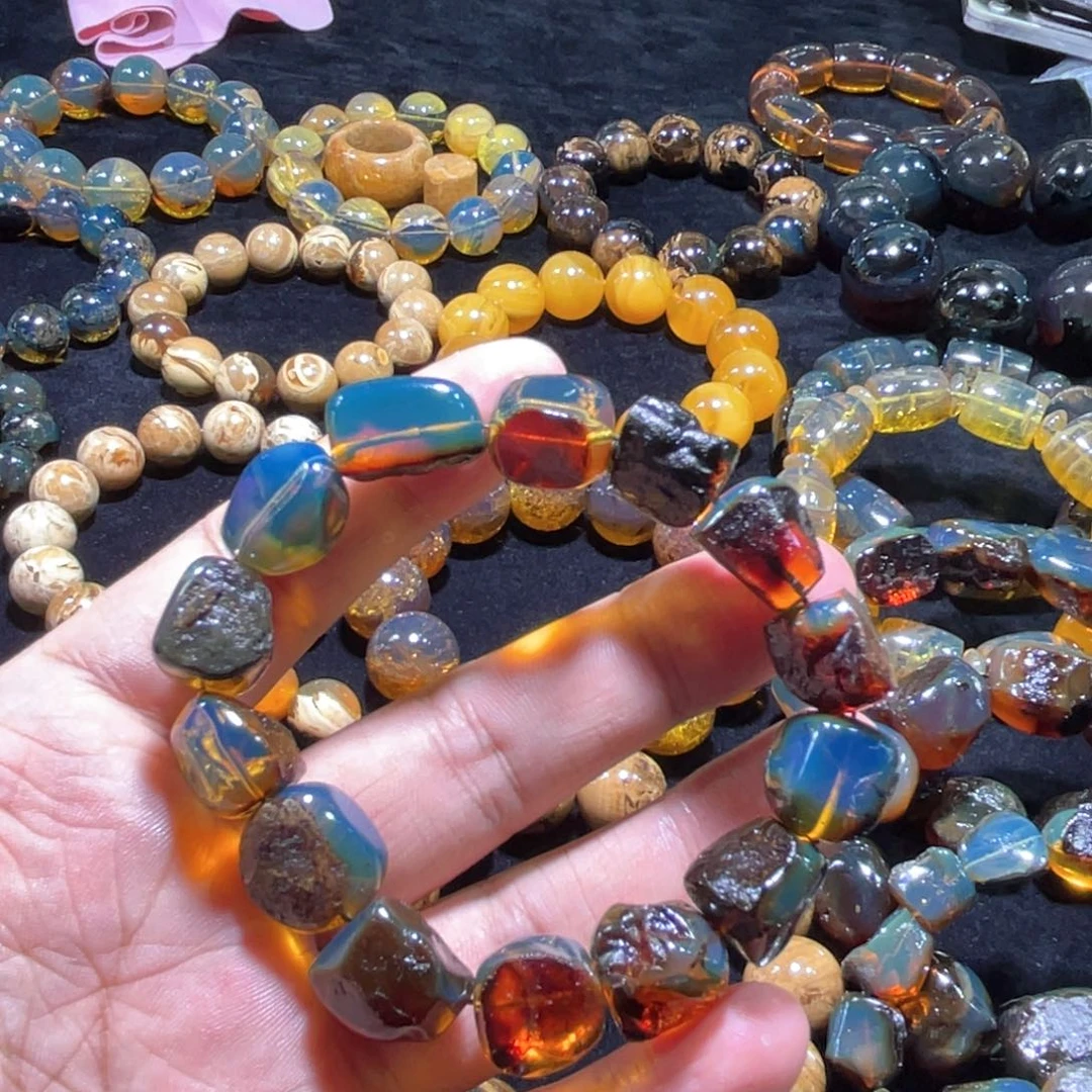 琥珀裸石未镶嵌蓝血原皮随形