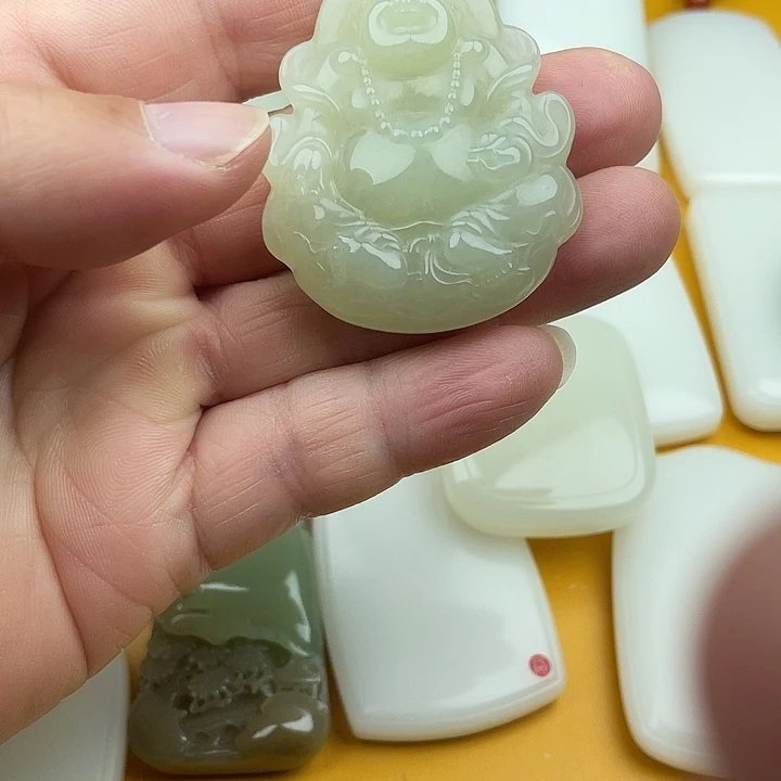 白****）精品时尚佛公吊牌